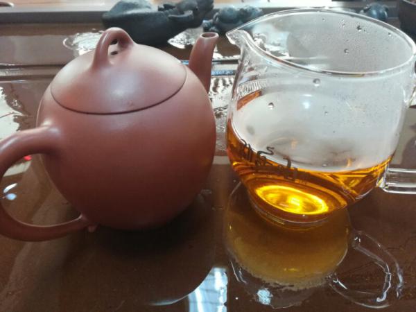 白茶具有退热、祛暑、解毒之功效