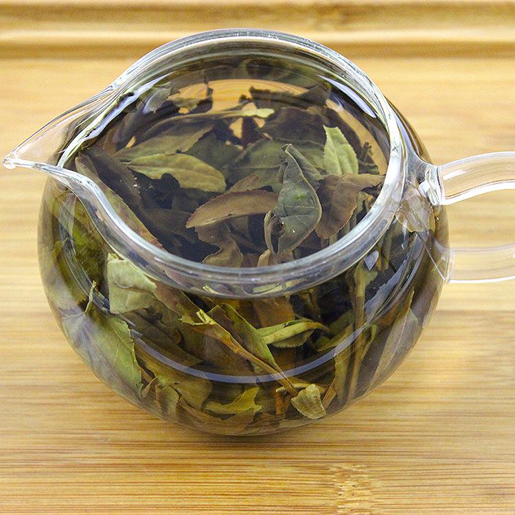 白茶具有退热、祛暑、解毒之功效