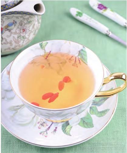 桑叶茶具有疏散风热、清肺润燥、平肝明目的功